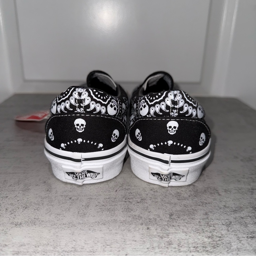 Black & White Vans - 4.5 Men / 6 Women - Picture 3 of 7